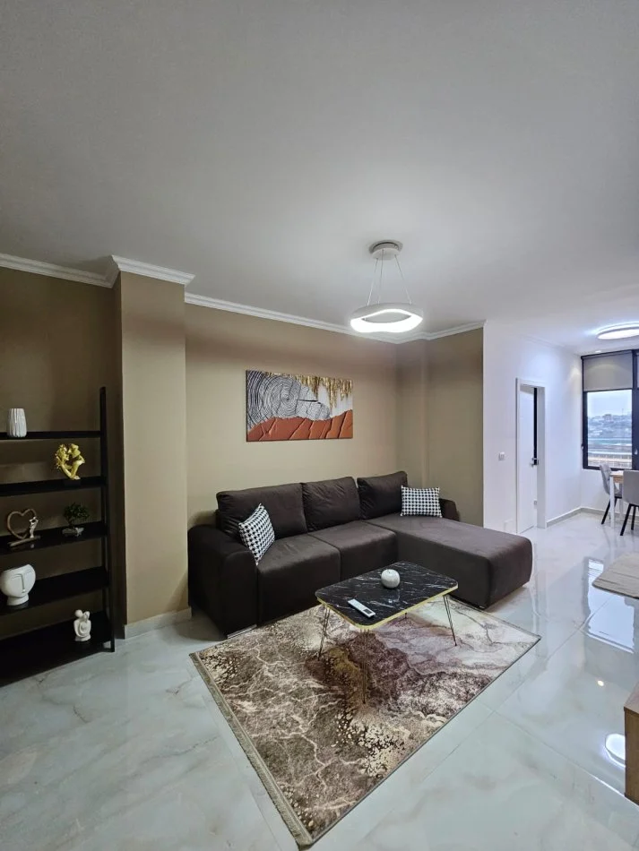 Tirane, jepet me qera apartament 1+1 Kati 8, 65 m² 480 € (Rruga 5 Maji)