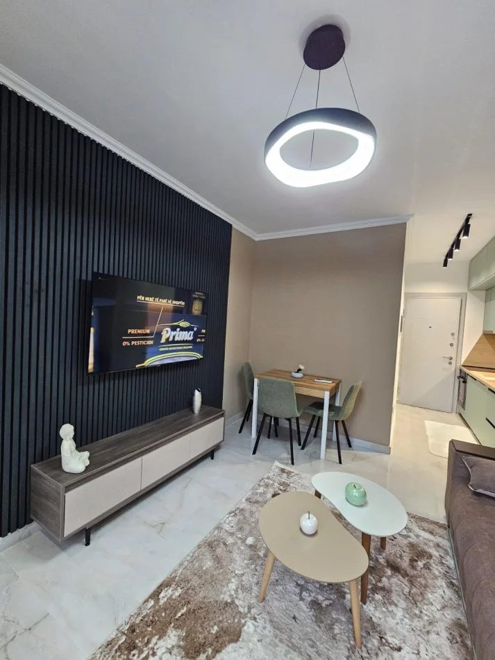 Tirane, jepet me qera apartament 1+1 Kati 8, 65 m² 480 € (Rruga 5 Maji)