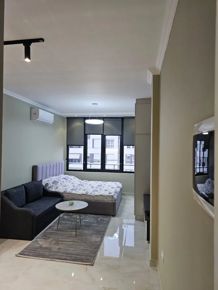 Tirane, jepet me qera garsonier 1+1 Kati 8, 50 m² 370 € (Rruga 5 Maji)