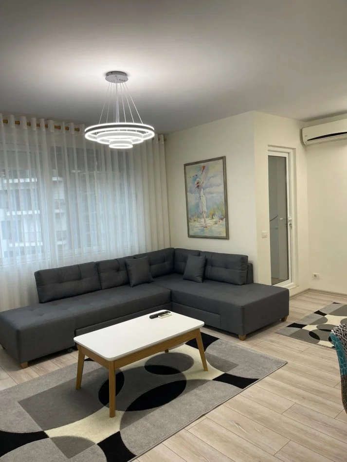 Tirane, jepet me qera apartament 1+1+Ballkon Kati 7, 70 m² 1.000 € (Rruga e Kosovareve)