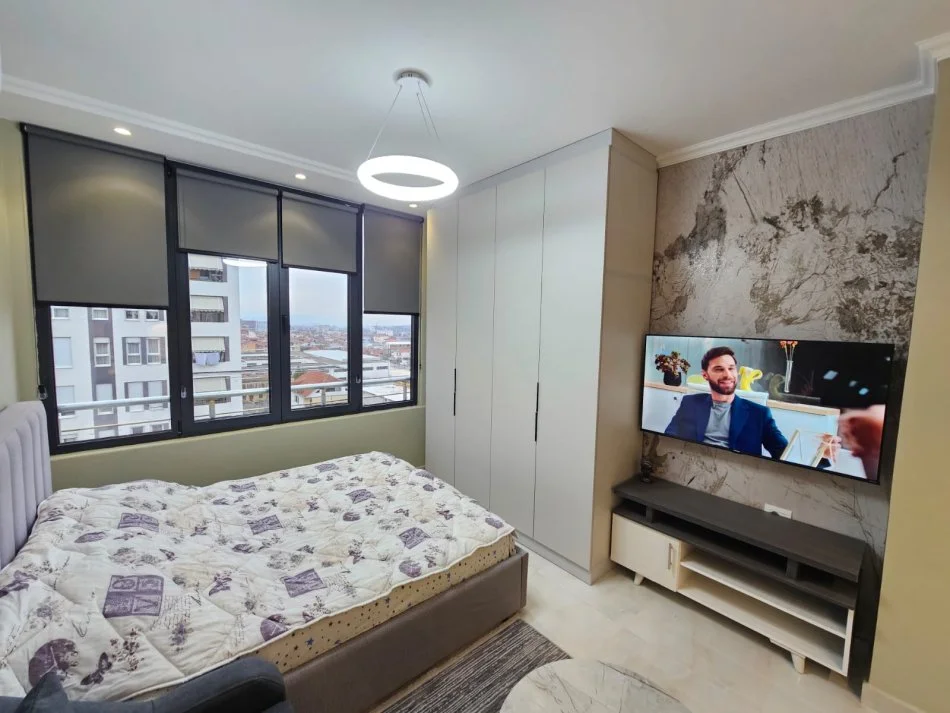 Tirane, jepet me qera apartament 1+1 Kati 8, 45 m² 370 € (5 Maji)