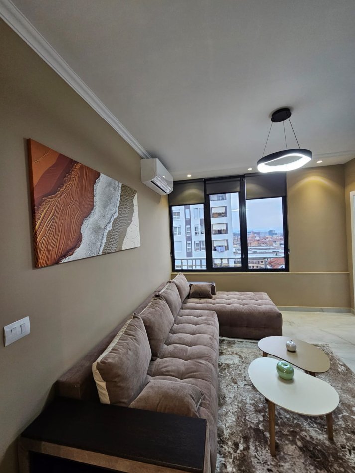 Tirane, jepet me qera apartament 1+1 Kati 7, 75 m² 480 € (5 Maji)