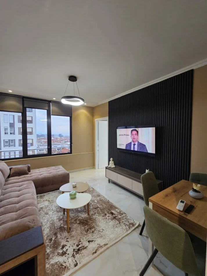 Tirane, jepet me qera apartament 1+1 Kati 8, 65 m² 480 € (5 Maji)