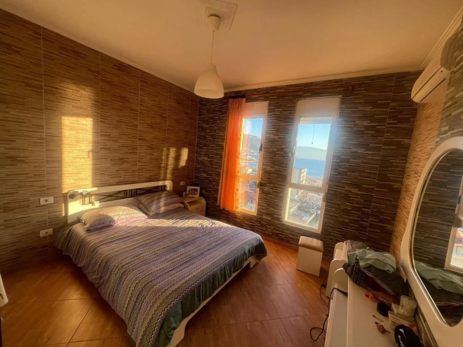 Vlore, jepet me qera apartament 1+1+Ballkon Kati 9, 65 m² 340 € (Plazhi Vjeter)