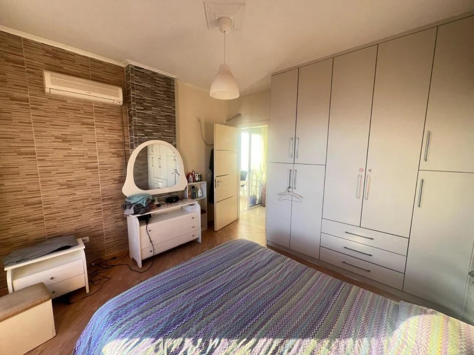 Vlore, jepet me qera apartament 1+1+Ballkon Kati 9, 65 m² 340 € (Plazhi Vjeter)