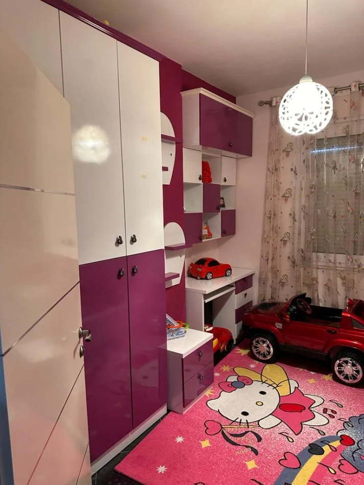 Tirane, jepet me qera apartament 3+1+Ballkon Kati 2, 117 m² (Stacioni i Trenit, Rruga Karl Gega)