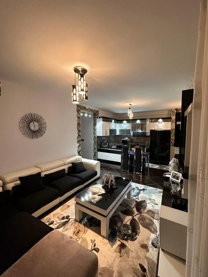 Tirane, jepet me qera apartament 3+1+Ballkon Kati 2, 117 m² (Stacioni i Trenit, Rruga Karl Gega)