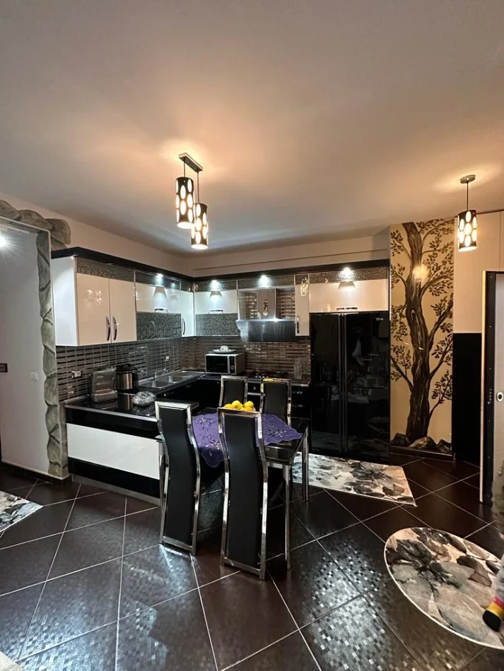 Tirane, jepet me qera apartament 3+1+Ballkon Kati 2, 117 m² (Stacioni i Trenit, Rruga Karl Gega)