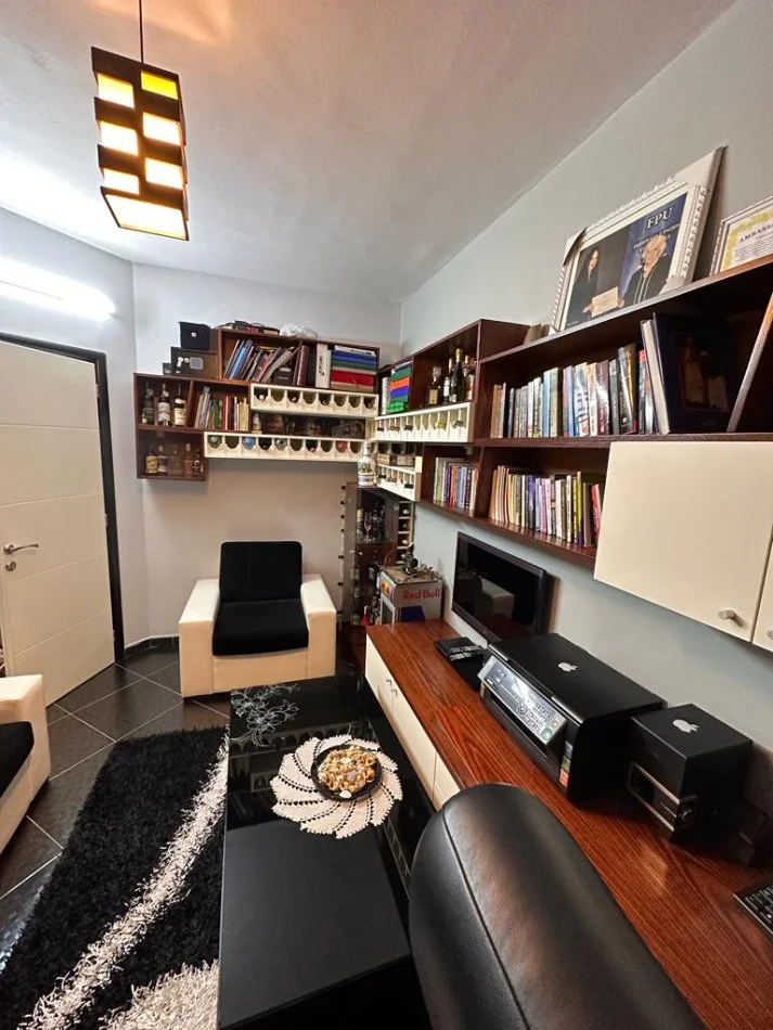 Tirane, jepet me qera apartament 3+1+Ballkon Kati 2, 117 m² (Stacioni i Trenit, Rruga Karl Gega)