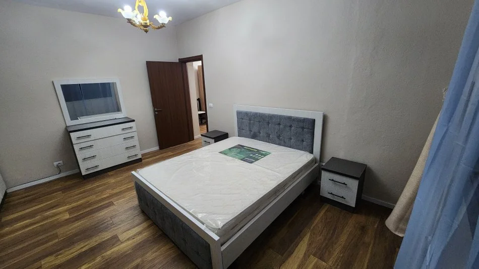 Tirane, jepet me qera apartament 2+1 Kati 4, 104 m² 700 € (Besim Imami)