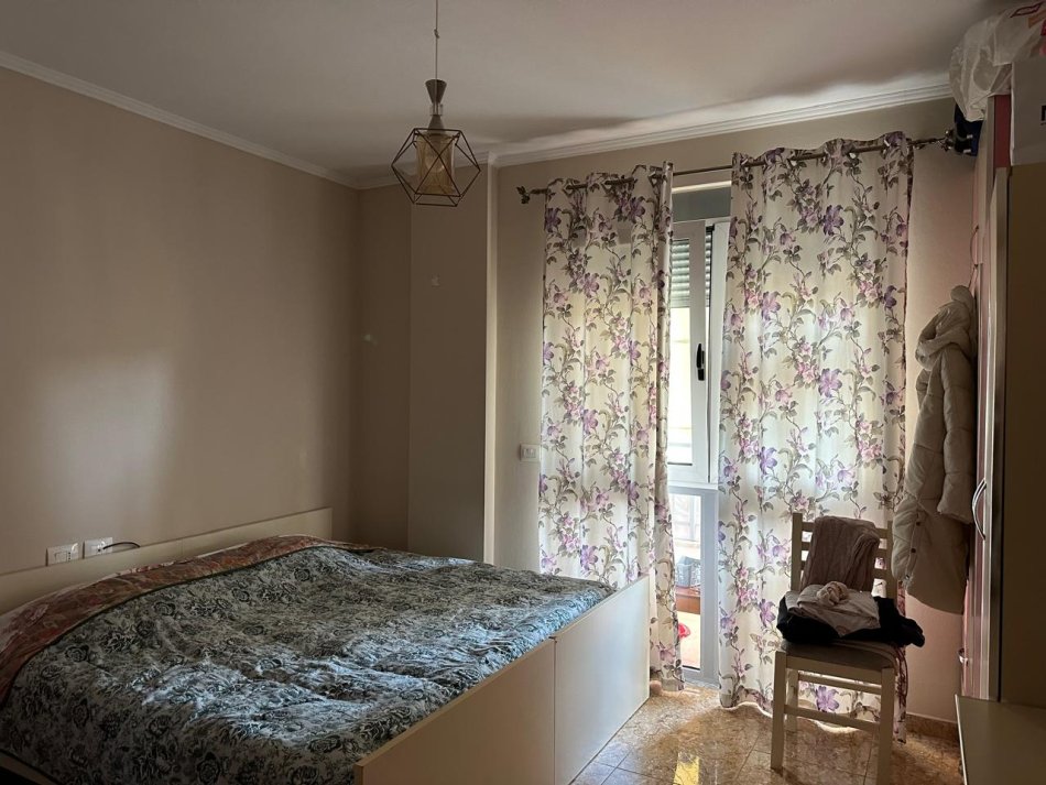 Tirane, jepet me qera apartament 2+1+Aneks+Ballkon Kati 2, 95 m² 600 € (Liqeni i Thate)