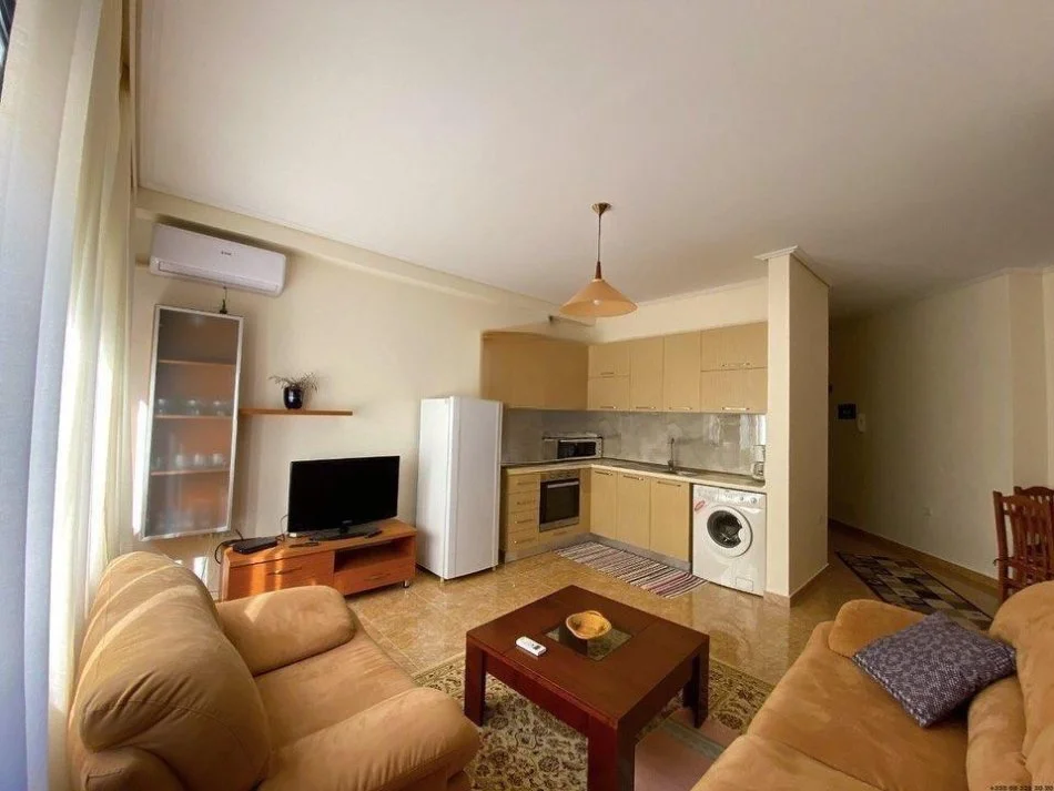 Vlore, jepet me qera apartament 1+1+Ballkon Kati 6, 65 m² 350 € (skele)