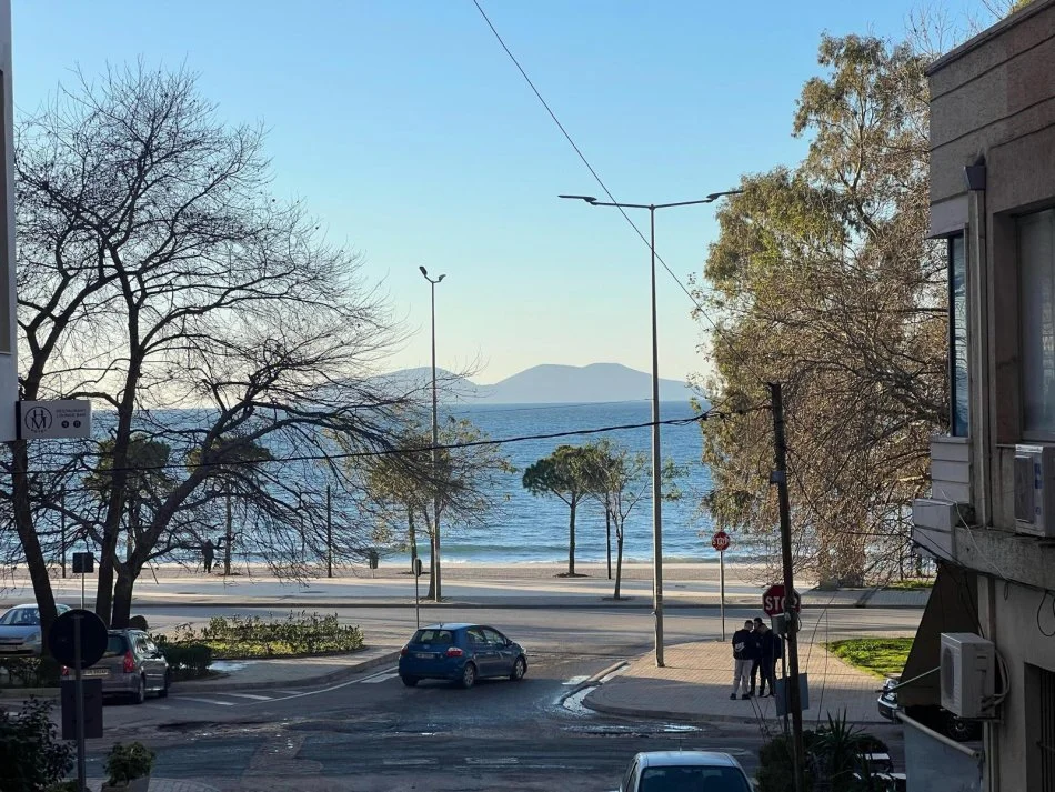 Vlore, jepet me qera apartament 1+1+Ballkon Kati 1, 67 m² 340 € (Tek rrapi)