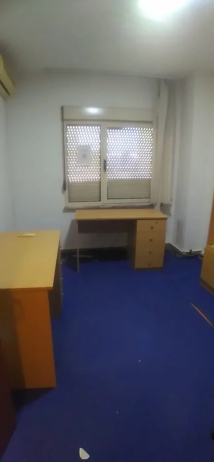Tirane, jepet me qera apartament 3+1 Kati 9, 150 m² 650 € (rruga reshit petrela)