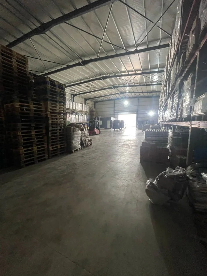 Tirane, jepet me qera magazine Kati 0, 500 m² 2.000 € (Kamez, Valias)