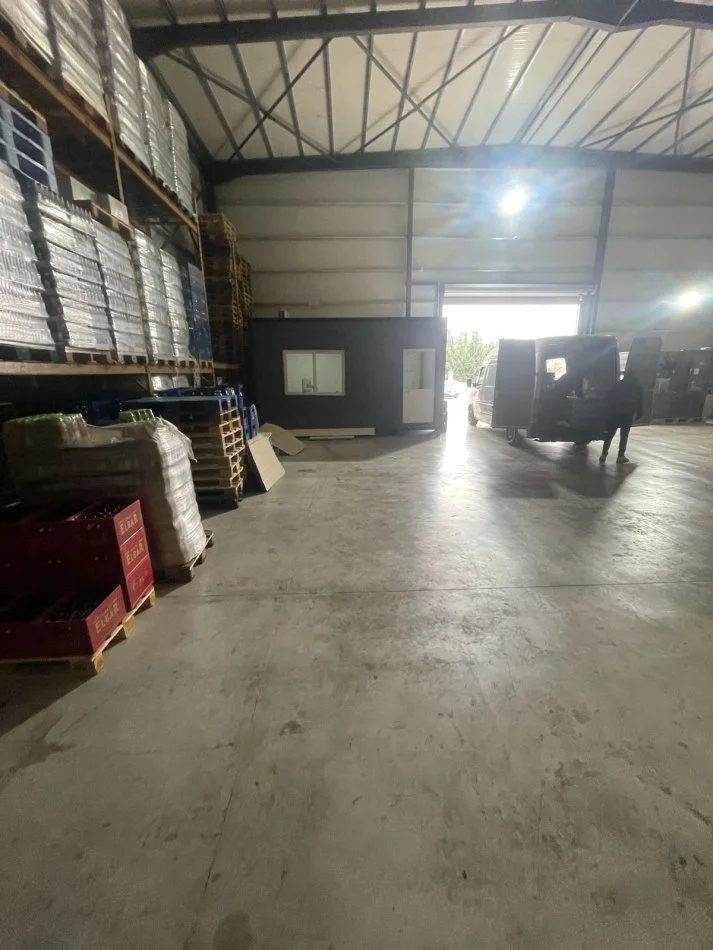 Tirane, jepet me qera magazine Kati 0, 500 m² 2.000 € (Kamez, Valias)