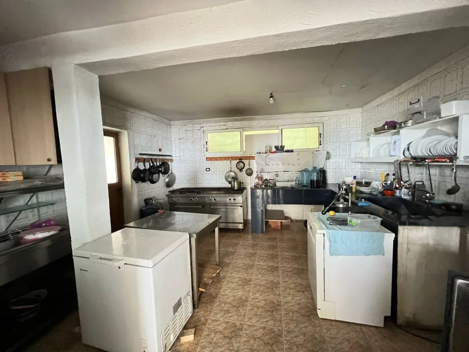 Vlore, jepet me qera hotel , 400 m² 35.000 € (Te pika e pare)