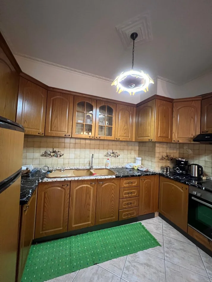 Tirane, jepet me qera apartament 2+1 Kati 6, 120 m² 650 € 