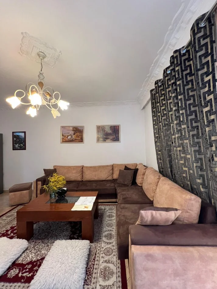 Tirane, jepet me qera apartament 2+1+Ballkon Kati 6, 120 m² 650 € (Bllok)