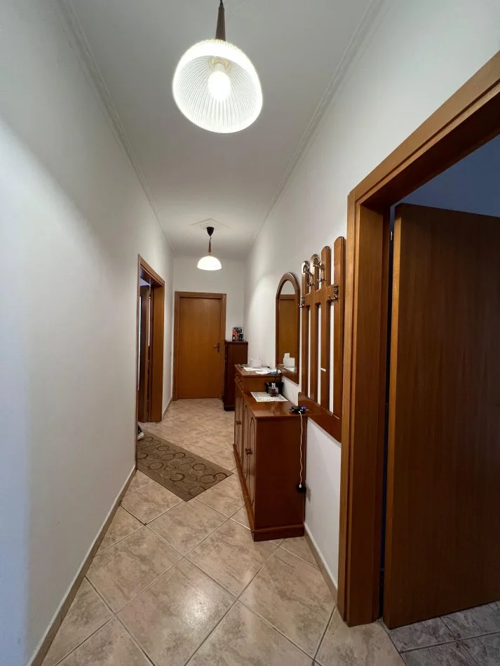 Tirane, jepet me qera apartament 2+1 Kati 6, 120 m² 650 € 