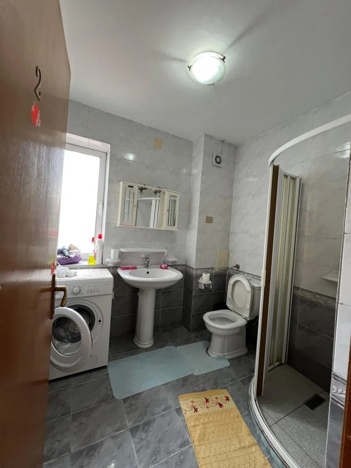 Tirane, jepet me qera apartament 2+1+Ballkon Kati 6, 120 m² 650 € (Bllok)
