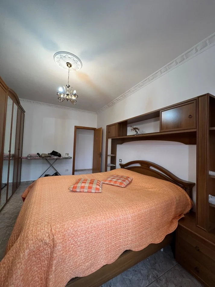 Tirane, jepet me qera apartament 2+1+Ballkon Kati 6, 120 m² 650 € (Bllok)