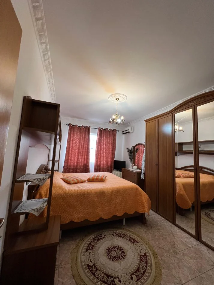 Tirane, jepet me qera apartament 2+1+Ballkon Kati 6, 120 m² 650 € (Bllok)