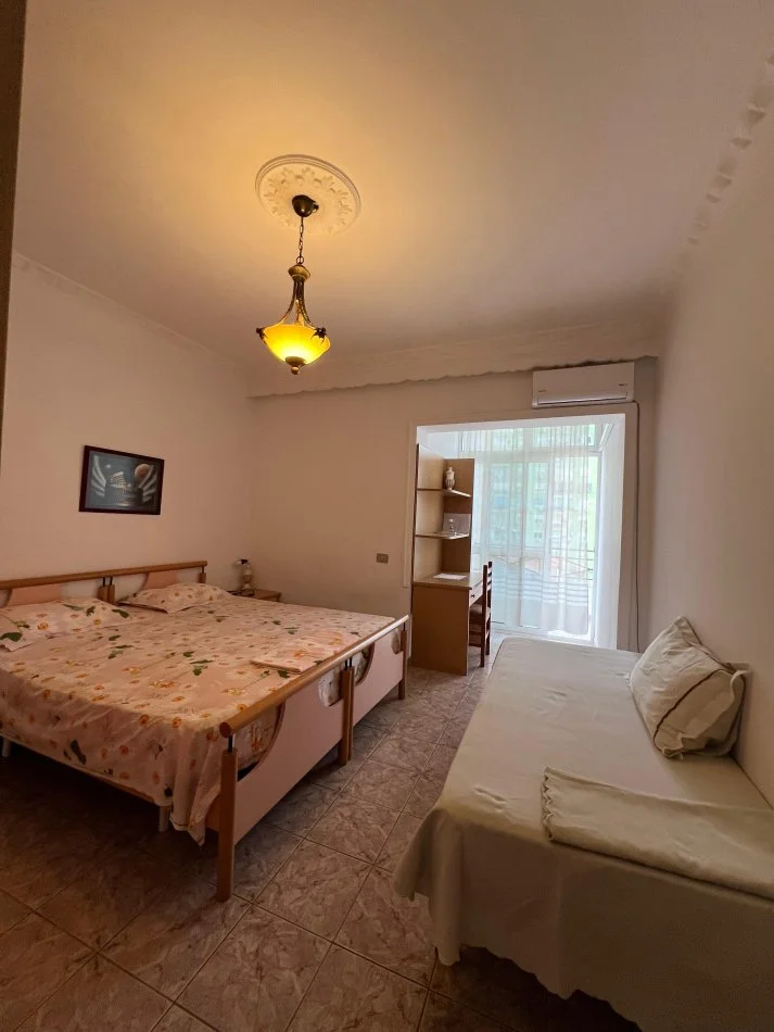 Tirane, jepet me qera apartament 2+1+Ballkon Kati 6, 120 m² 650 € (Bllok)