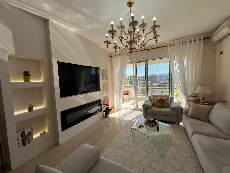 Tirane, jepet me qera apartament 2+1+Ballkon Kati 11, 120 m² 1.200 € (BLLOK)