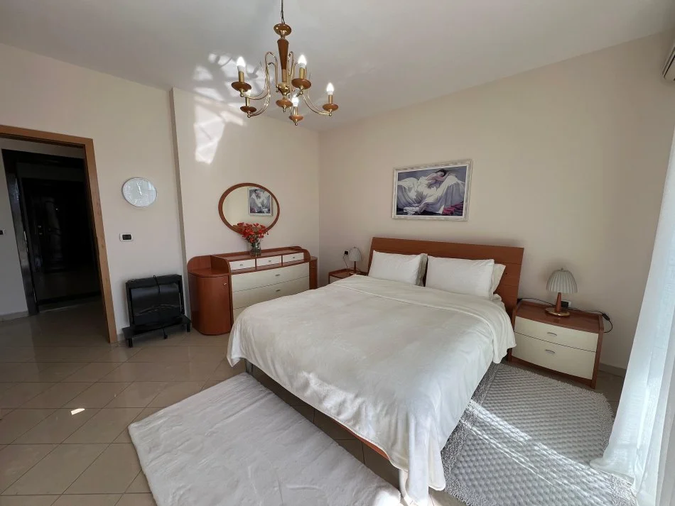 Tirane, jepet me qera apartament 2+1+Ballkon Kati 11, 120 m² 1.200 € (BLLOK)