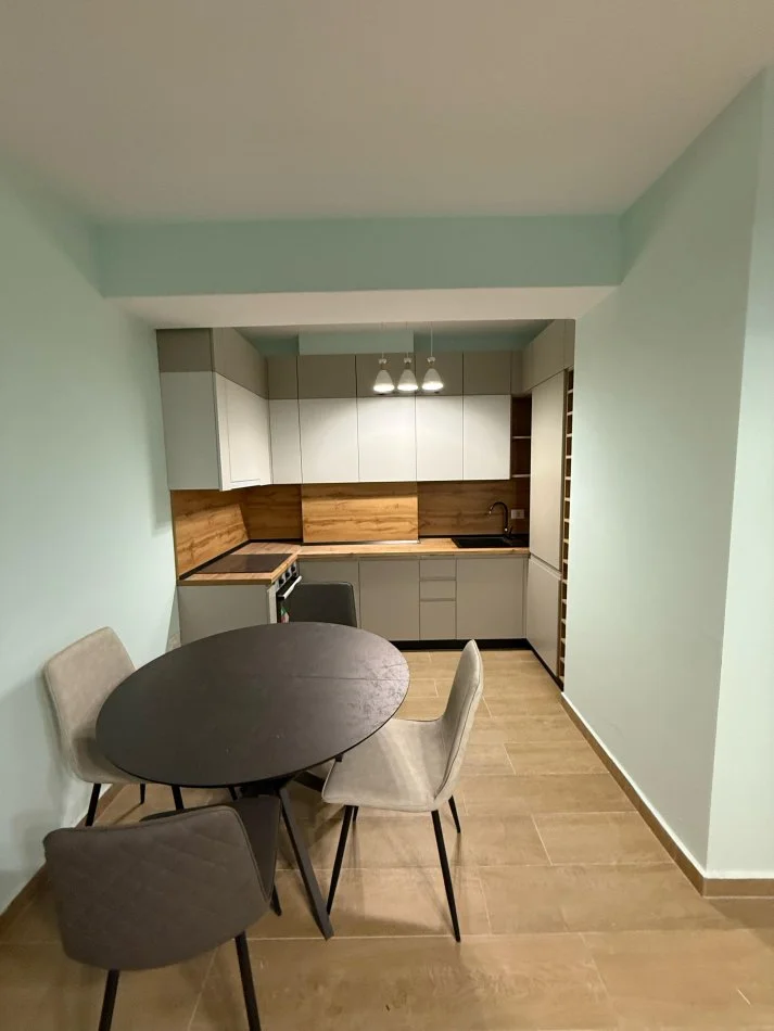 Tirane, jepet me qera apartament 1+1+Ballkon Kati 2, 65 m² 500 € (Kodra e Diellit)