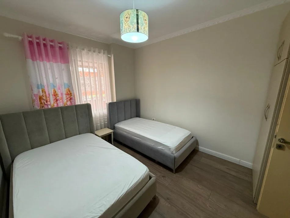 Tirane, shes apartament 2+1+Ballkon Kati 2, 117 m² 156.000 € (YZBERISHT)