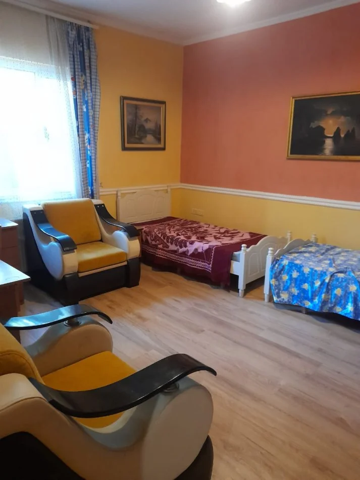 Tirane, jepet me qera apartament 2+1 Kati 1, 130 m² 480 € (Komuna e Parisit)