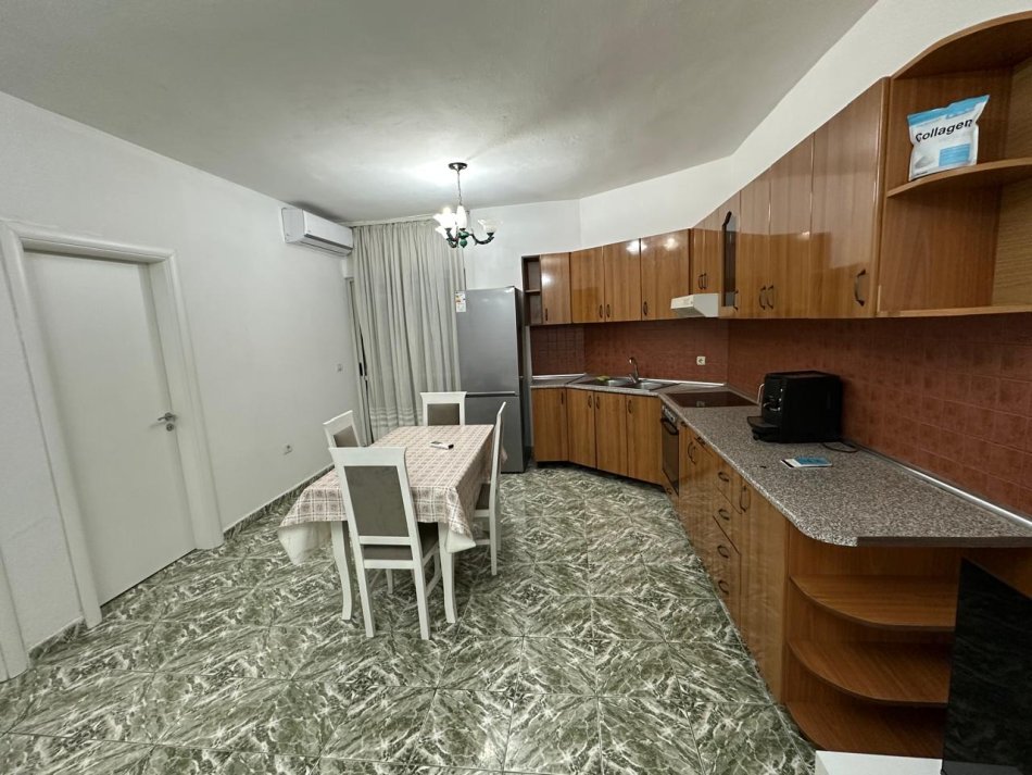 Tirane, jap me qera 2+1 Kati 7, 90 m² 500 € (Don Bosko)