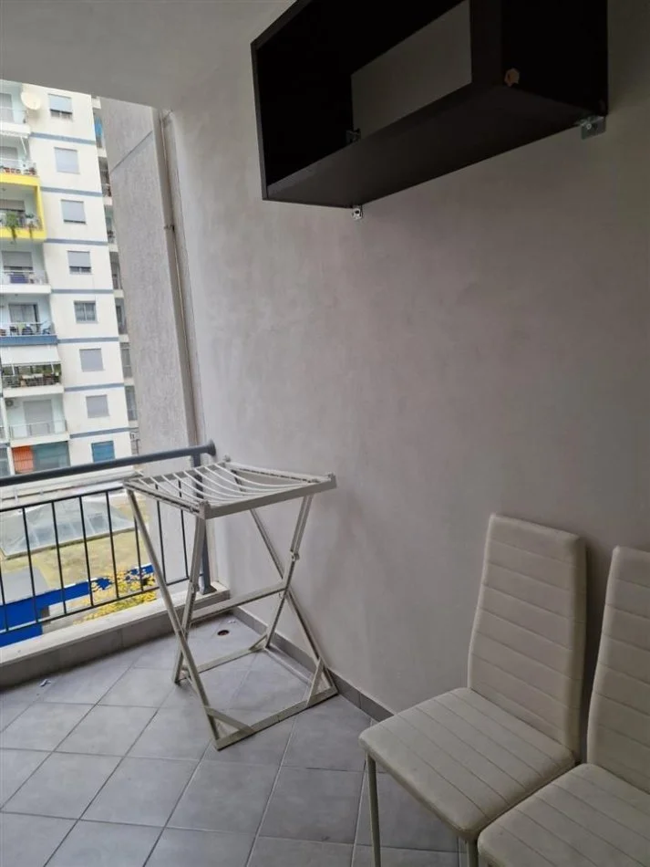 Vlore, jepet me qera apartament 2+1+Ballkon Kati 3, 75 m² 400 € (Ish Kombinati Peshkut)