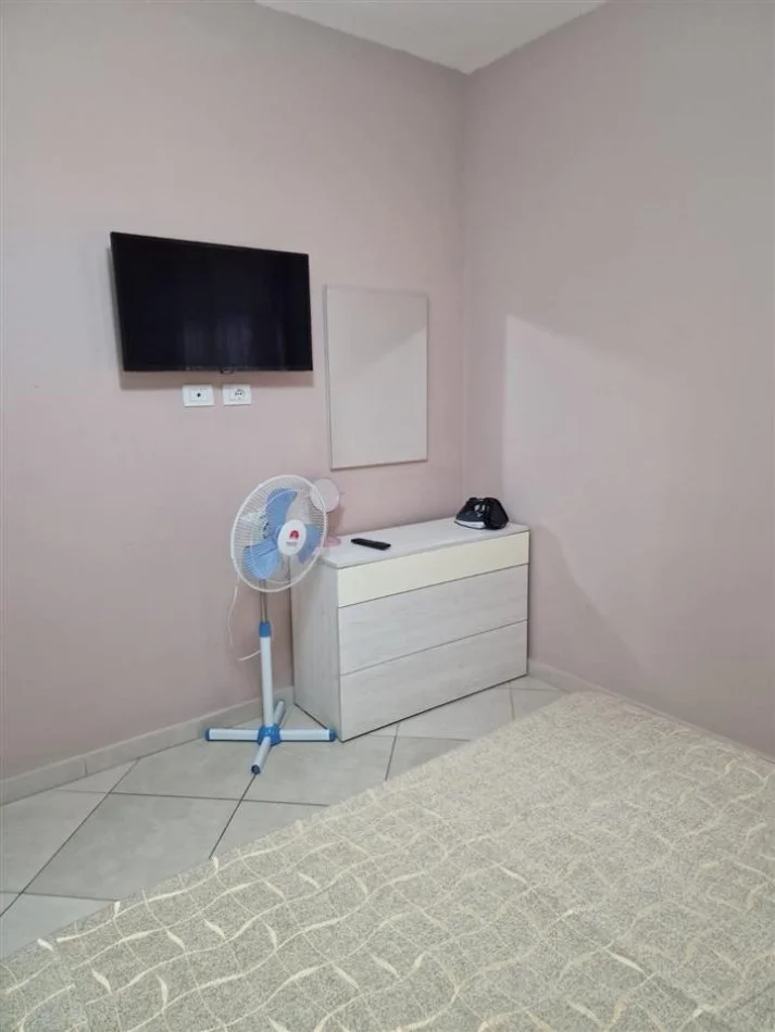 Vlore, jepet me qera apartament 2+1+Ballkon Kati 3, 75 m² 400 € (Ish Kombinati Peshkut)