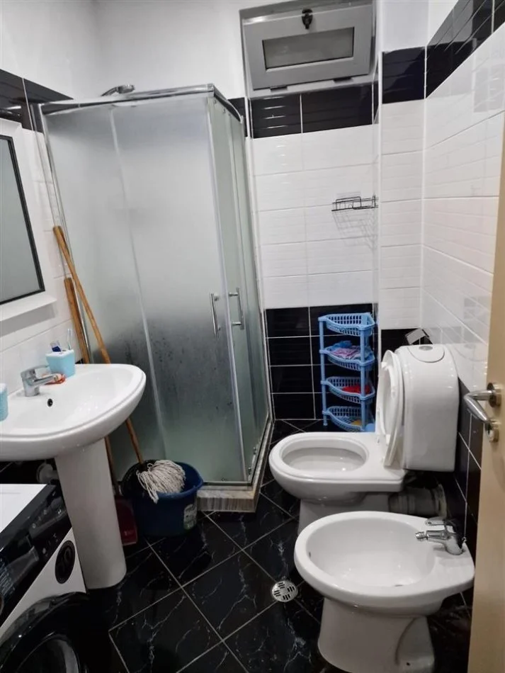 Vlore, jepet me qera apartament 2+1+Ballkon Kati 3, 75 m² 400 € (Ish Kombinati Peshkut)