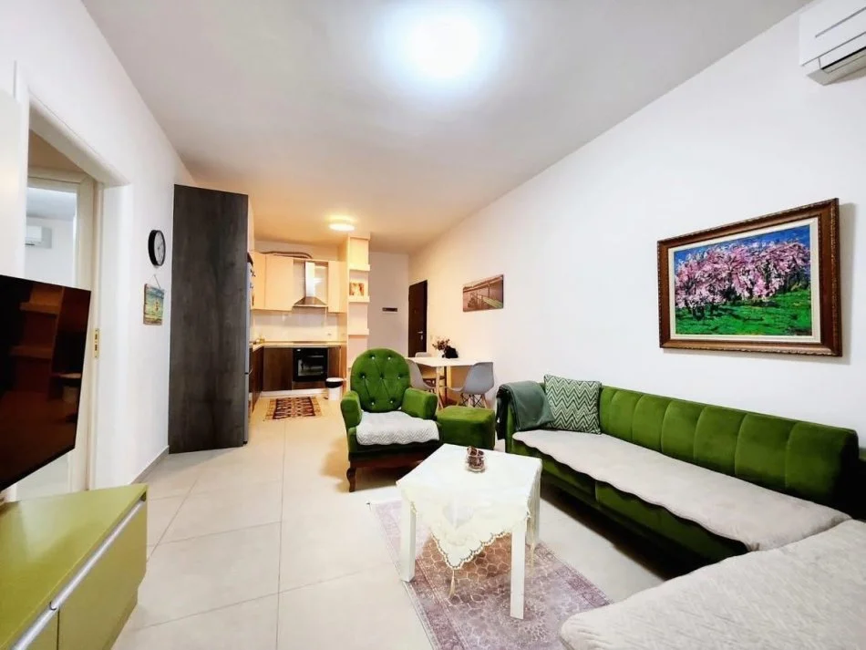 Vlore, jepet me qera apartament 2+1+Ballkon , 84 m² 600 € (Lungomare)
