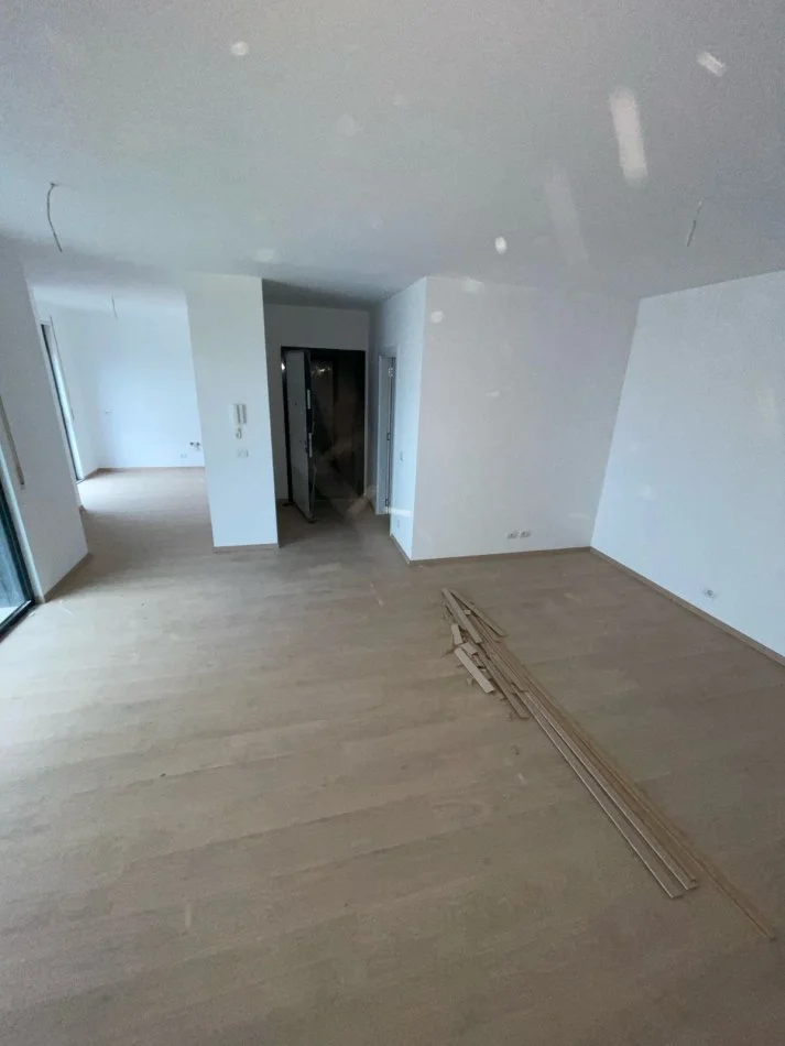 Tirane, shitet apartament 2+1+Ballkon Kati 5, 117 m² 152.000 € (Laprak)