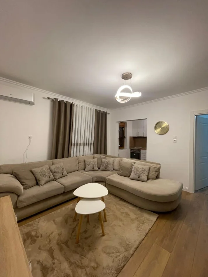 Tirane, jepet me qera apartament 3+1 Kati 3, 82 m² 700 € 