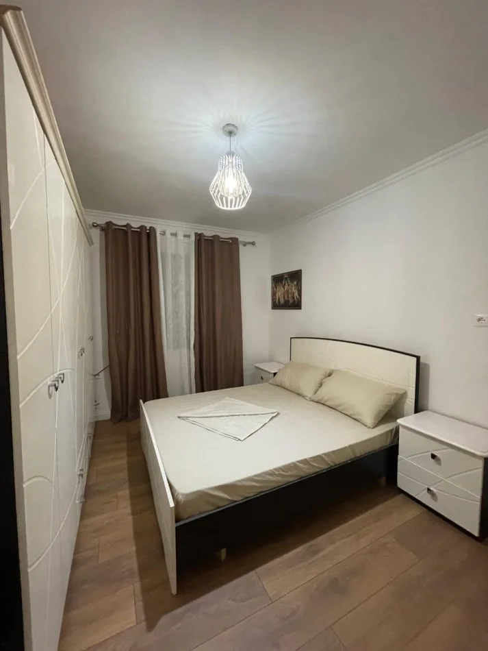 Tirane, jepet me qera apartament 3+1 Kati 3, 82 m² 700 € 