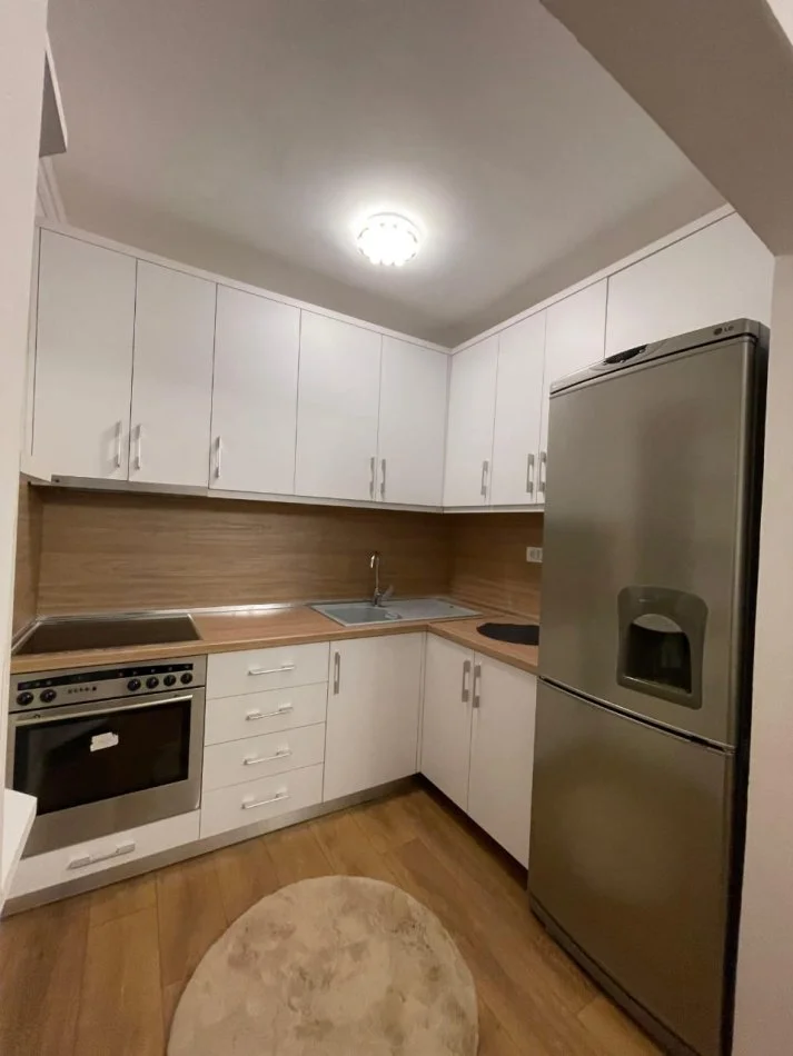 Tirane, jepet me qera apartament 3+1 Kati 3, 82 m² 700 € 