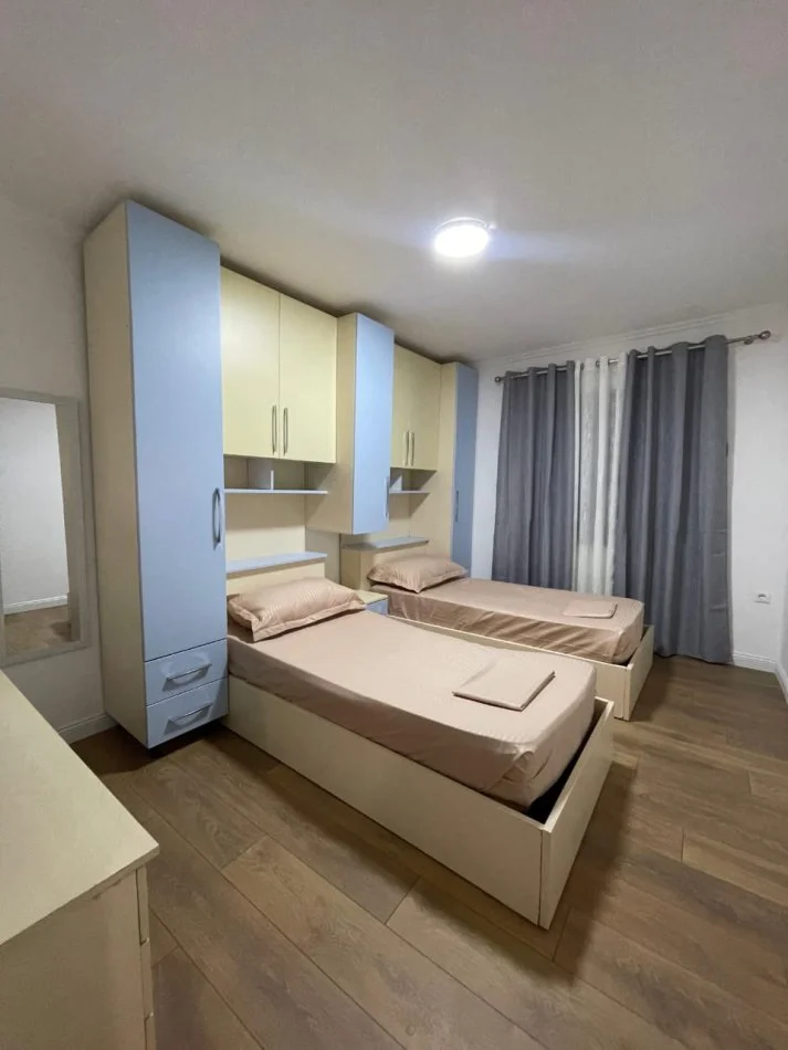 Tirane, jepet me qera apartament 3+1 Kati 3, 82 m² 700 € 
