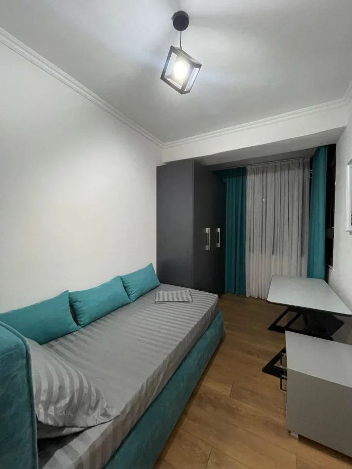 Tirane, jepet me qera apartament 3+1 Kati 3, 82 m² 700 € 