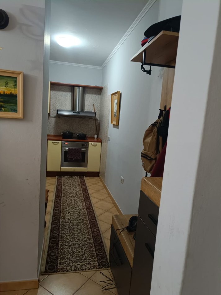 Tirane, jap me qera apartament 1+1 Kati 5, 70 m² 580 € (Rr Elbasanit)