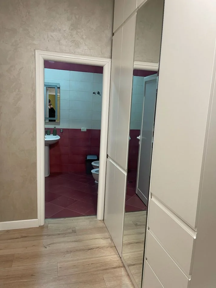 Tirane, jepet me qera apartament 3+1+Ballkon Kati 4, 105 m² 800 € (Kopshti Zologjik)