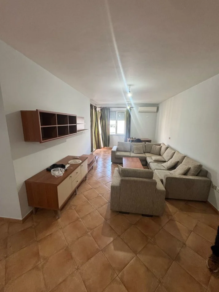 Tirane, shitet apartament 3+1+Ballkon Kati 7, 141 m² 304.540 € (Komuna e Parisit)