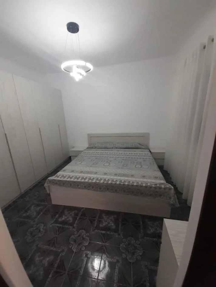 Tirane, jepet me qera apartament 2+1 Kati 2, 80 m² 500 € (Rruga e Kavajes)