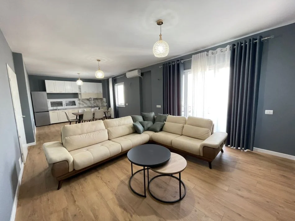 Tirane, jepet me qera apartament 2+1 Kati 2, 100 m² 900 € (Kopshti Botanik)