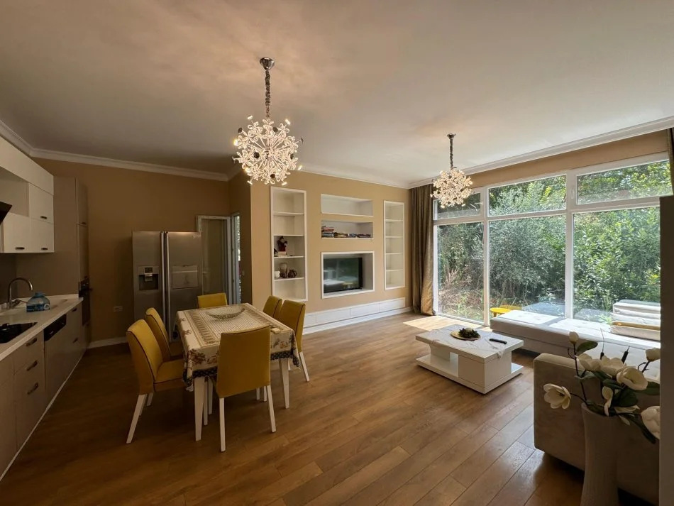 Tirane, jepet me qera apartament 2+1 , 90 m² (Liqeni i Thate)